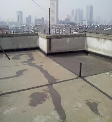 峰峰矿漏水维修 楼顶漏水是什么原因，楼顶漏水维修方法是什么?